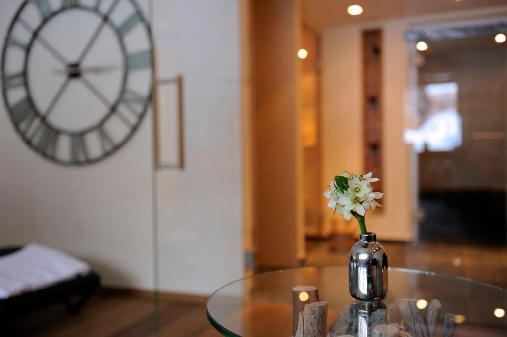 Haus Kueng Bed & Breakfast Zuers ภายนอก รูปภาพ