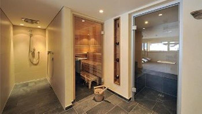 Haus Kueng Bed & Breakfast Zuers ภายนอก รูปภาพ